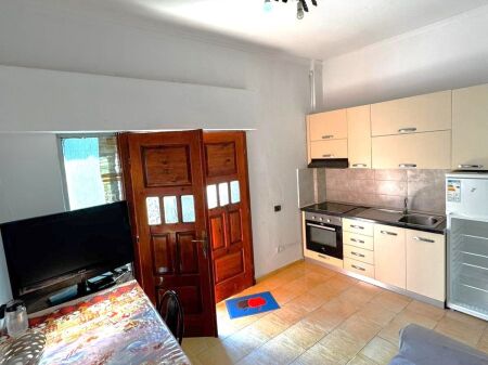 Jepet me qira apartament 1+1 , nga 350 zbret ne 300€ , prane Viva Market , Don Bosko