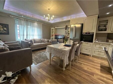Shitet Apartament 2+1 në Qendër të Tiranës 📍9 Katëshet