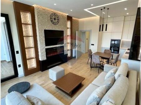 🏡 Apartament me Qira – Square 21