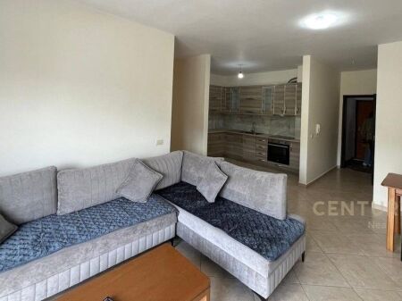Jepet me qira apartament 2+1 në zonën mbrapa Globit  post parkimi