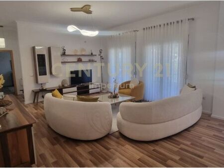 ESCLUSIVO- Villa su 2 Piani in Vendita a Yrshek!