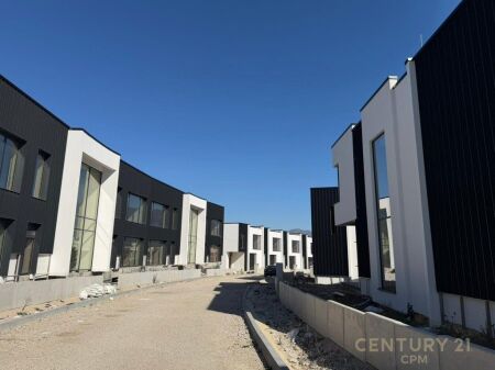 Duplex in Vendita a Residenca Diellon  3 posti auto
