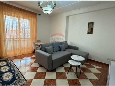 Apartament - Për Qira - Qendra Kristal, Tiranë
