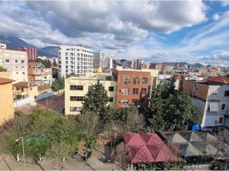 AFFITTASI APPARTAMENTO 1+1 IN VIA DIBRA