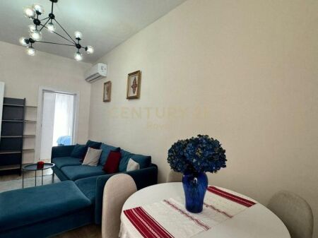 Apartament 2+1 me qira në Rrugën e Barrikadave, Tiranë - 900€ | 75 m² 900 € /Muaj
