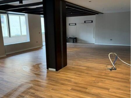 Ufficio in Affitto al Lago Secco, Tirana - 1100€ | 170 m²