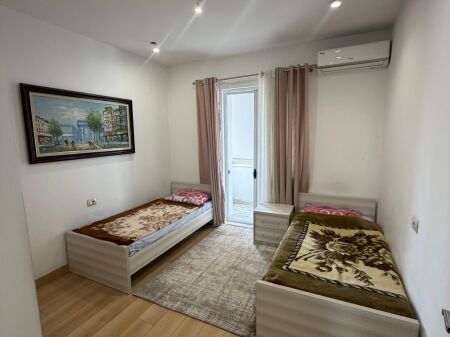 Appartamento 2+1, Via Durazzo!
