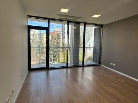 Locale per ufficio in affitto a Lake View