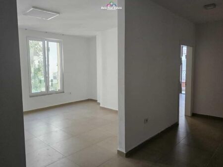 Ufficio In Affitto 1+1 Vicino alla Strada di Elbasan ( ID BZ2878) Tirana