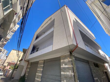 VILLA PRIVATA IN VENDITA DI 4 PIANI, QUARTIERE SEFER EFENDIU, DURRËS. Tribunale del Distretto Giudiziario di Durrës, Durrës, Albania
