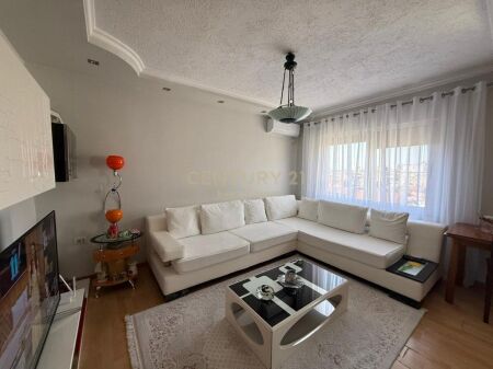 Apartment 2+1 for sale in Xhamlliku, Shtraus Square