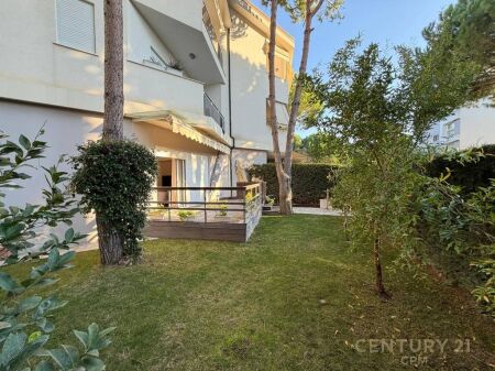2+1 apartment with yard for sale in Gjiri i Lalezit!