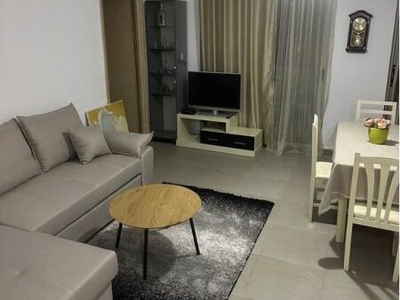 Apartament Me Qira  2+1 në Qendra Tregtare Kristal