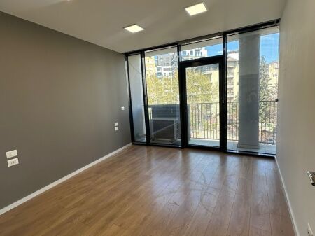  Spazio Ufficio in Affitto – Vista Lago, vicino al Lago Artificiale 