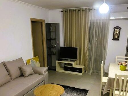 Apartament 2+1 Me Qira në Qendra Tregtare Kristal, Tiranë - 550€ | 78 m²