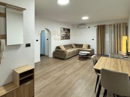 Apartament 2+1 +Post parkimi me qira , rruga e Kosovareve