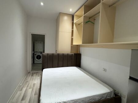Jepet me qera apartament 1+1 , Rr.e barrikadave, Prane shkolles Lidhja e prizrenit

