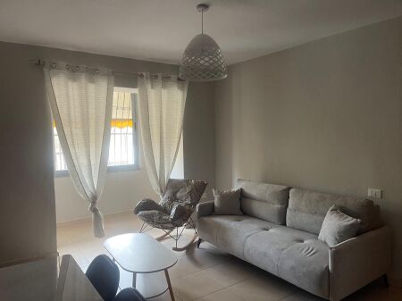  JEPET ME QERA APARTAMENT 1+1 – TEK BRRYLI Çmimi: 45,000 lekë / muaj
