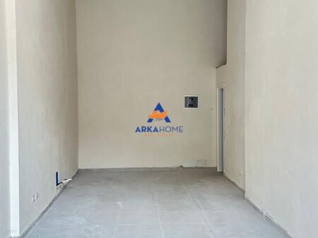 LOCALE COMMERCIALE IN AFFITTO 30M2 "PAZARI I RI" 100.000 LEKE
