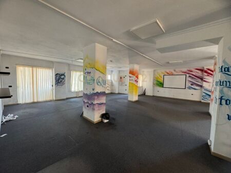 Spazio aperto di 585 m² in affitto – Globe