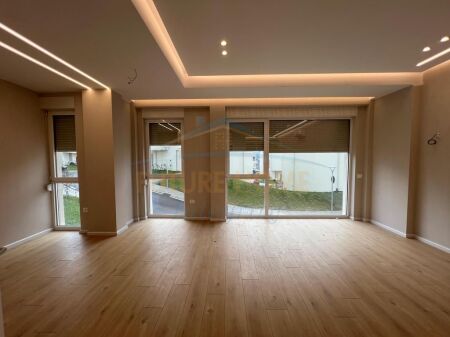 Villa su 3 Piani in Vendita+2 Posti Auto, AbA Residence