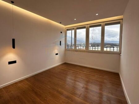 Shitet, Apartament 2+1+2, Komuna e Parisit, Tirane