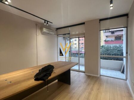 UFFICIO 90 M2 IN AFFITTO A KOMUNA E PARISIT 90.000 LEKE