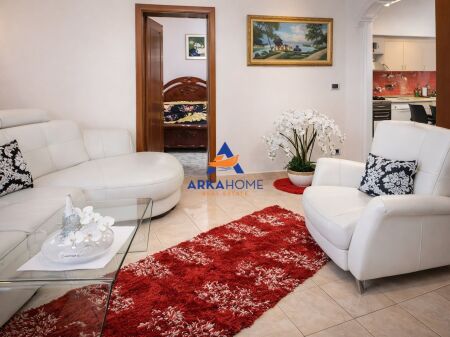 JEPET APARTAMENT ME QERA 3+1+BALLKON "TE RRUGA PJETER BUDI RRUGA E ELBASANIT" 100.000 LEKE