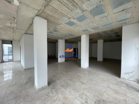 LOCALE PER UFFICI IN AFFITTO 230M2 "BLLOK, VICINO A SKY TOWER" 5500 EURO