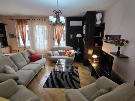 Jepet Apartament 2+1+2 tualete me qera tek Kodra e Diellit ( ID 42215491 )