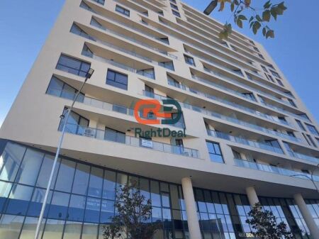 Tek Golden Tower, Jepet Me Qira Apartament 2+1+2 Ideal Per Zyra, Me Pamje Te Lire Nga Qendra E Tiranes!!