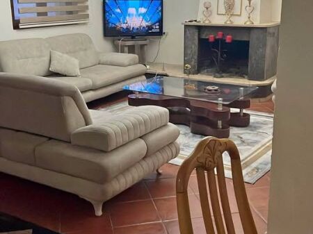 Jepet me qera apartament (kati i 3-të i një vile)   Mbrapa Maternitetit të Ri