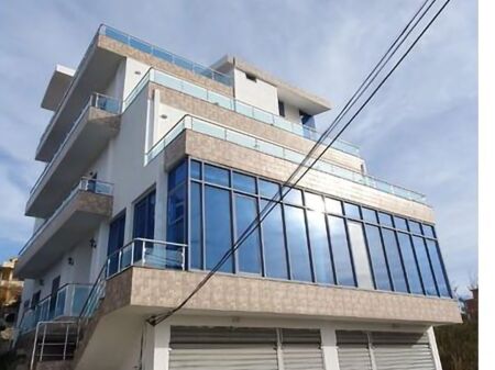 Hotel in vendita a Shkembin e Kavajes Durres! 425.000 € Superficie totale  600m2  Superficie interna  376m2