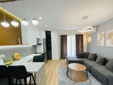 JEPET ME QIRA APARTAMENT 1+1 TEK STACIONI I TRENIT !