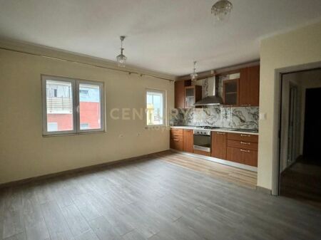 Apartament 2+1 për shitje në Allias, përballë Komisariatit nr 4, Tiranë - 