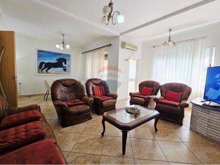 Apartament - Për Qira - Ambasada Amerikane, Tiranë
