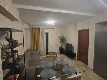APARTAMEMT ME QERA 1+1 RRUGA E BARRIKADAVE 65.000 LEKE FH-67090