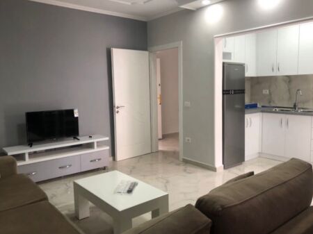  Jepet me Qera Super Apartament 1+1 tek Qsut,afer Xhamllikut