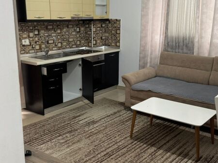 Apartament me qira 1+1+Parkim në 5-Maji!