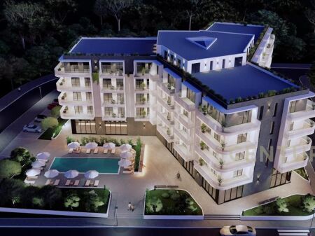 VIKTORI LUXURY APARTMENTS, QERRET !  Disponojme tipologji apartamentesh 1+1, me mundësi zgjedhjeje të katit.  Ndertimi ndodhet ne projektin me te ri ne Qerret, i realizuar me standarde bashkëkohore Zbulo një standard të ri jetese pranë detit, vetëm 200 metra nga plazhi, ku qetësia, ajri i pastër dhe komoditeti bashkohen në një zgjedhje perfekte për banim apo investim.  Me arkitekturë moderne dhe fokus në cilësi, kjo rezidencë ofron ambiente funksionale dhe të menduara për një jetesë komode gjatë gjithë vitit.  Ndertimi ka mundësi pagese me këste.  Per me shume informacion ose per nje vizite ne prone na kontaktoni!