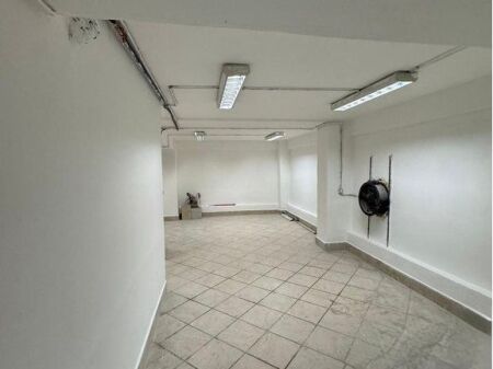 📦 Warehouse for rent at the Paris Commune, Tirana