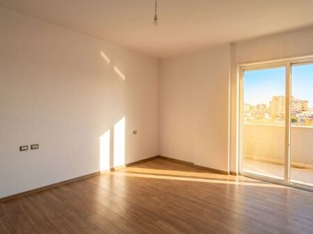 Jepet me qira apartament 3+1+2 – Astir (tek Vila L)
