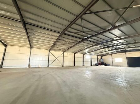 Il nuovo progetto nella zona di Mali i Robit: L'edificio offre le strutture necessarie per una vita confortevole o un investimento ideale nella zona costiera. Costruzione di alta qualità e standard. Posizione: Mali i Robit, un'area che combina la tranquillità delle vacanze con il comfort della vita quotidiana. Ideale sia per residenza permanente che per investimento stagionale.