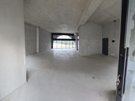 📍 Locale Commerciale in Affitto – River Residence, Nuovo Anello