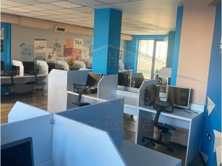 AMBIENT BIZNESI ME QERA PRANE SELVISE, TIRANE