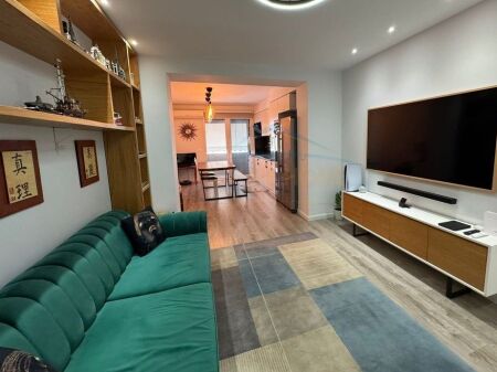 Shitet, Apartament 2+1, Blloku