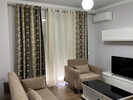 Apartament 1+1 me qera , Astir