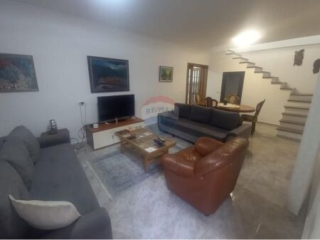 Apartament - Për Qira - 9 Katëshet, Tiranë