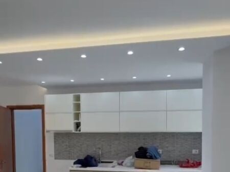 Shitet apartament 1+1 në Yzberisht