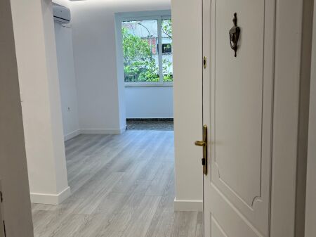  Locale commerciale in affitto 90 m²  In Via Barrikadave